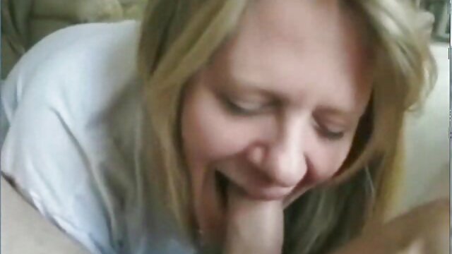 Hào nhoáng Latina gai xinh xx với đẹp đít là DPed trên đi văng trong căn hộ