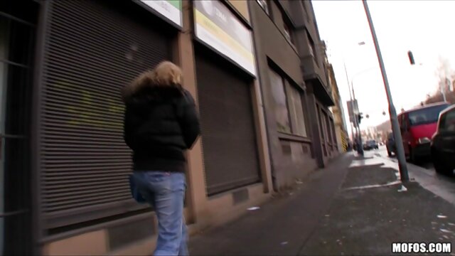 Dễ thương đĩ trong lồng nhận phim sen xx âm đạo vuốt ve