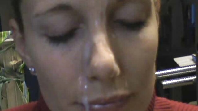 Pigtailed brunette ngón tay cô ấy chật trẻ âm đạo với sex jav xx một đỏ giả