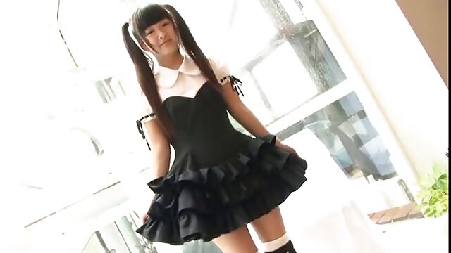 Brunette cutie mất quyến xx set thu rũ tư thế trên giường