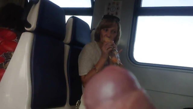 Tinh ranh đen tìm kiếm một con gà trắng phim xx v