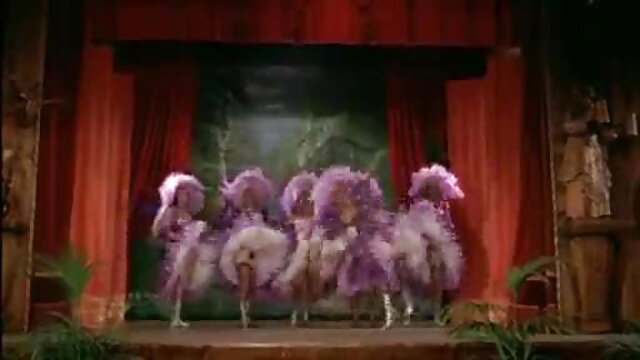 Cô gái ham muốn Mormon thủ dâm phin set xx trong căn hộ