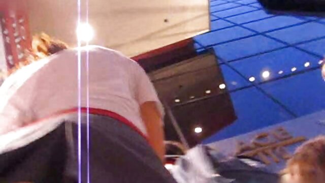 Sừng tóc vàng milf fucks cô ấy bạn trai của bạn phim sex xx mới trai trên các đi văng