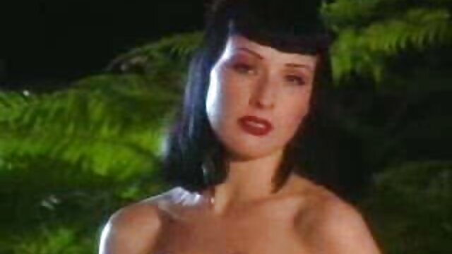 Rua phim sexxx khong che Mochizuki trong đồng phục hút vòi nước